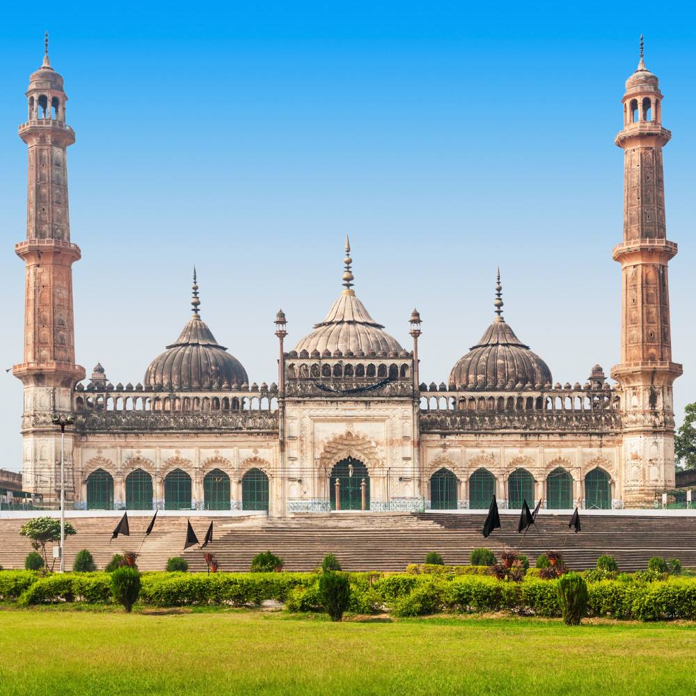 Lucknow (200 km): The City of Nawabs