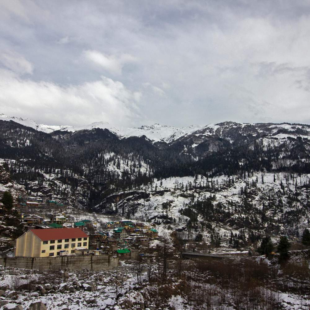 Tranquil Escape in Vashisht Village & Hot Springs