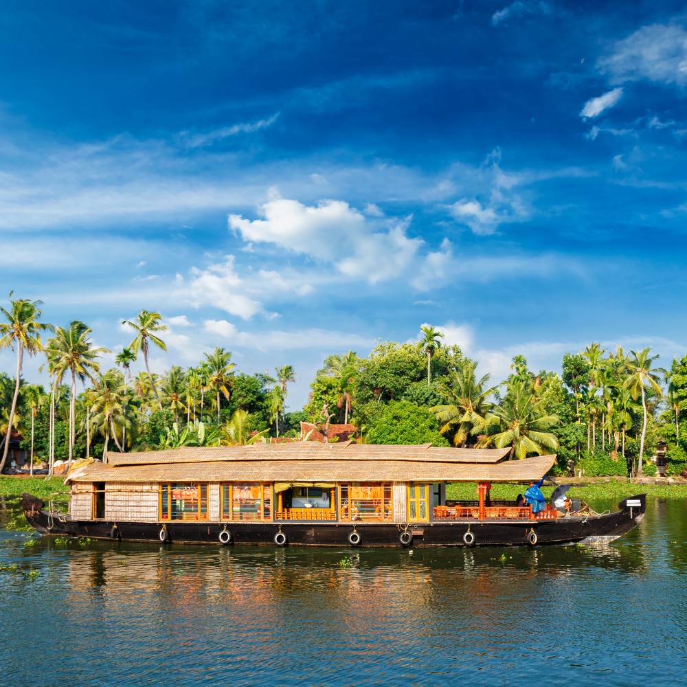 Kochi & Kerala's Backwaters: Green Serenity 