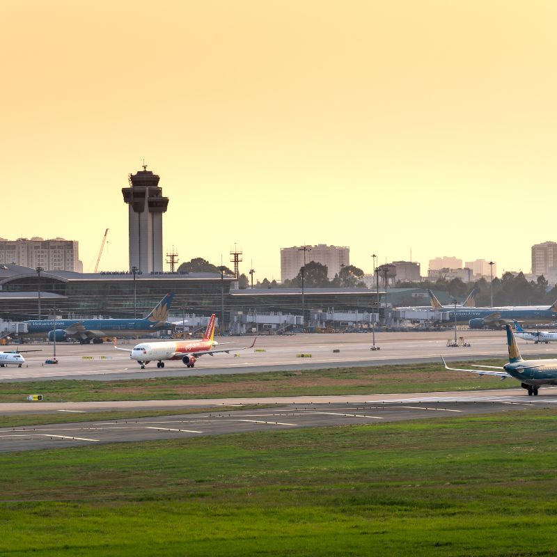 planes on runway